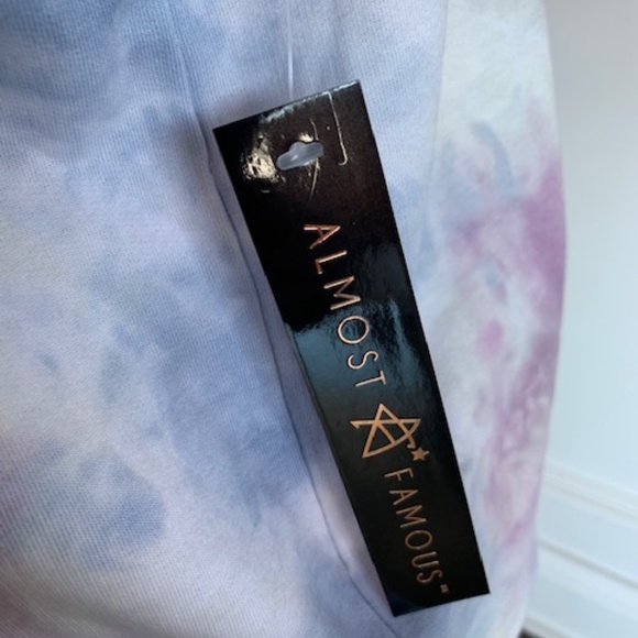 Almost Famous NWT Tie Dye Mock trtneck Sweatshirt - Picture 9 of 11